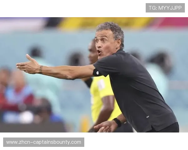 孔蒂低调现身水球赛场支持好友坎帕尼亚